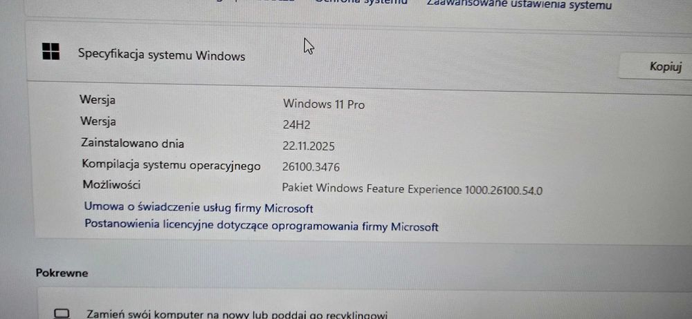 Komputer stacjonarny Lenovo z monitorem