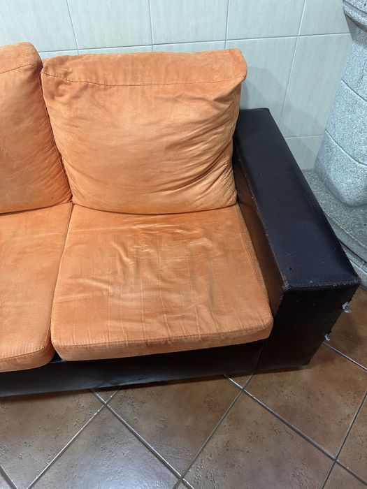 Sofá de 2 lugares para restauro