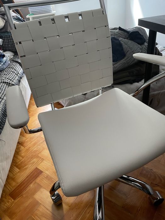 cadeira giratória+cabideiro+secretaria
