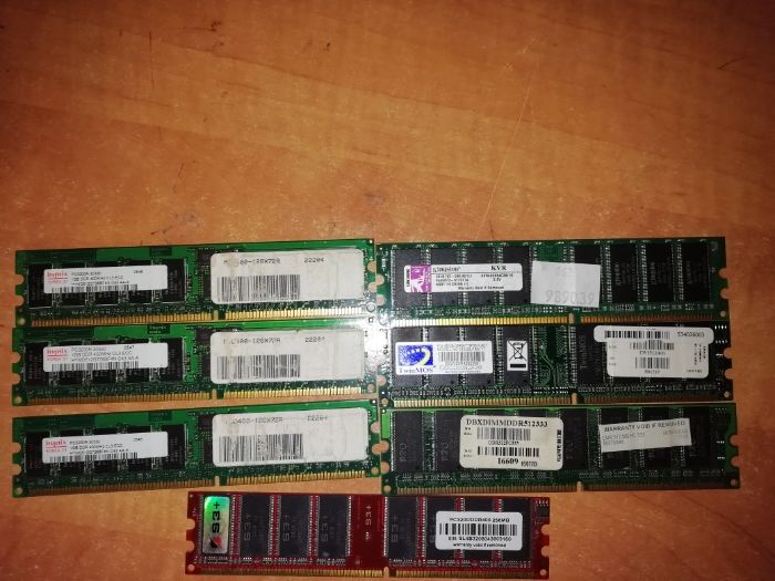 Memorias Ram Kingston... 1,2,3 G para portátil e torre.