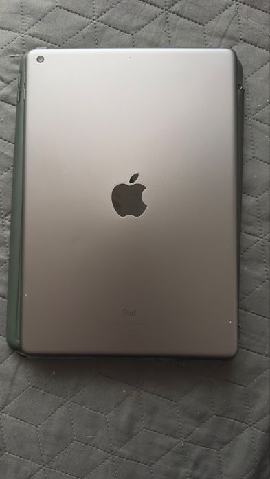 Sprzedam Ipad 8 generacji 32gb pamieci WIFi