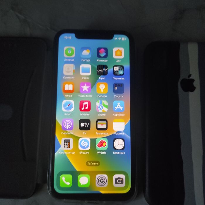 iPhone XR смартфон