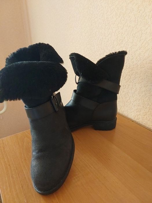 Ботинки,  сапожки,  напівчоботи.