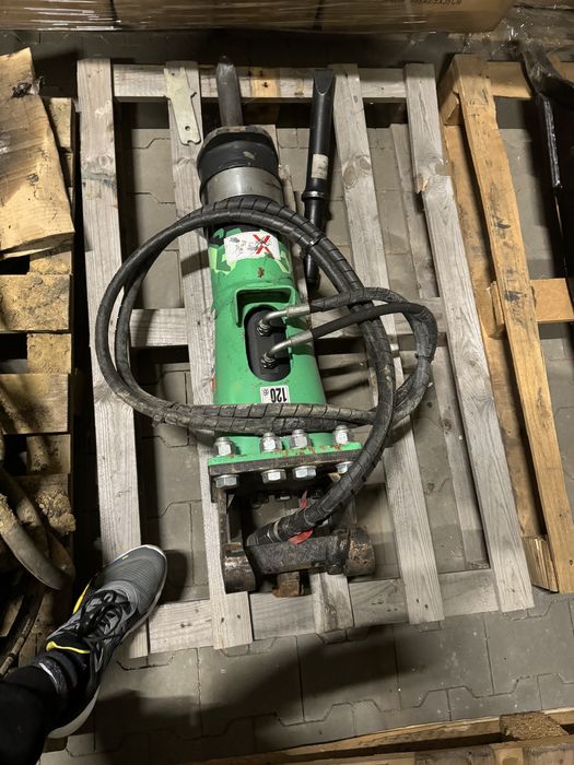 Mlot hydrauliczny  Montaberd  280