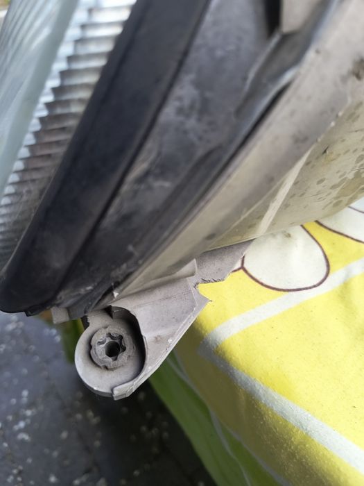 Reflektor Mercedes C Klasa w 203 EU