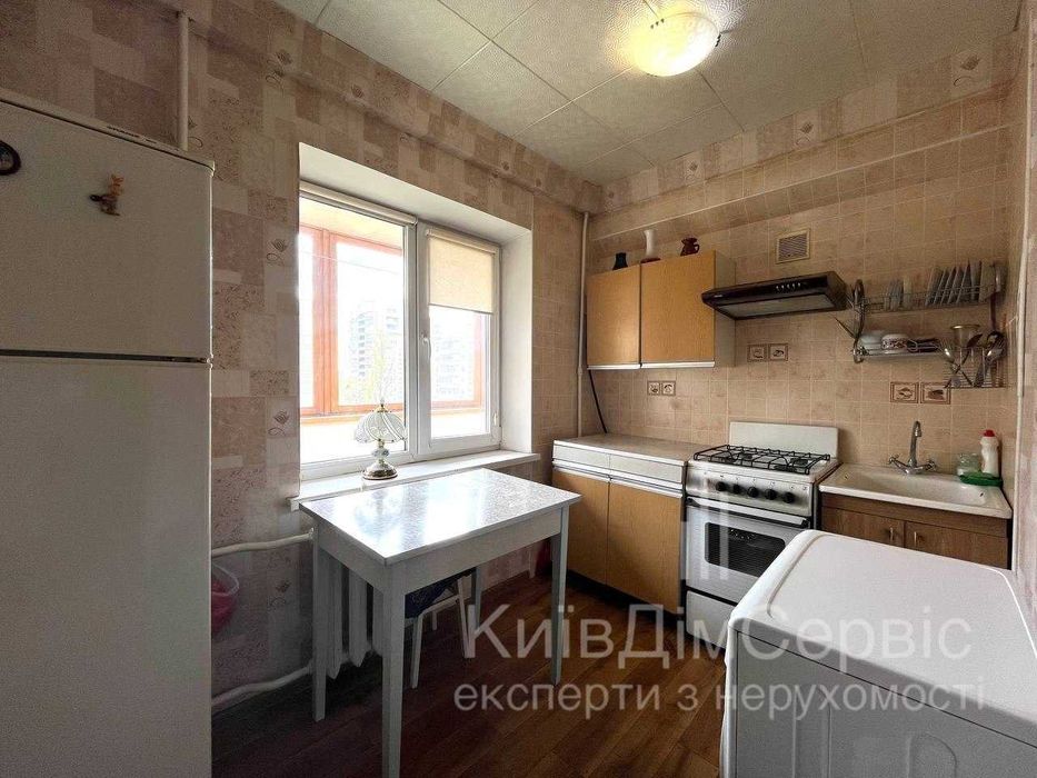 Продаж 2 кімн. квартири Раїси Окіпної 5 метро Лівобережна Газ
