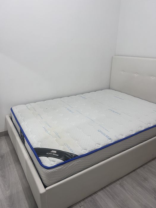 Cama de casal branca