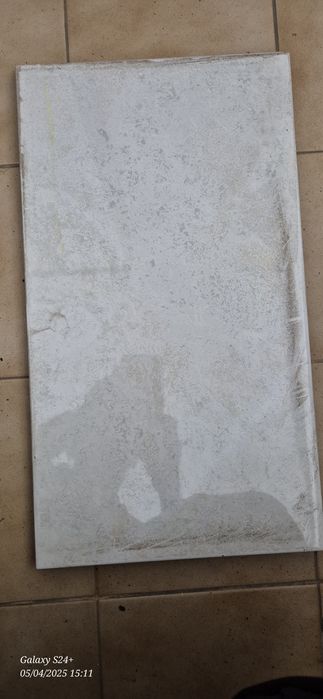 Azulejos novos não utilizados