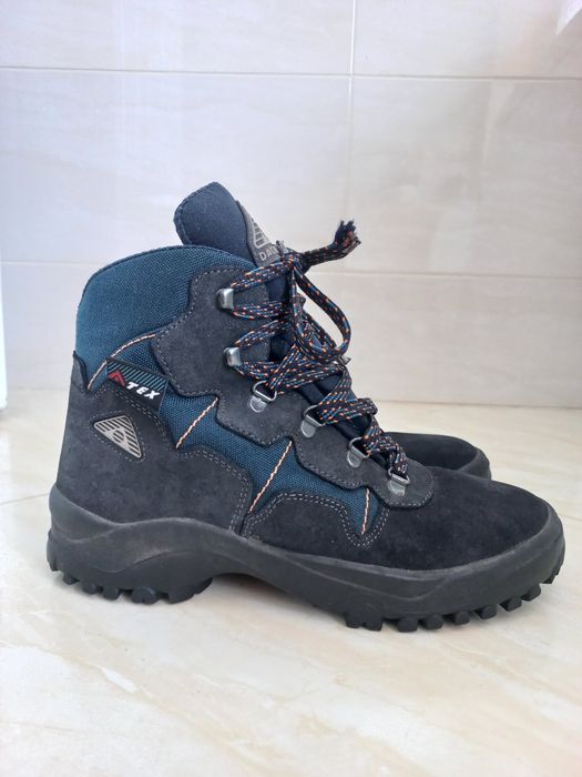 Черевики з укріпленим носком