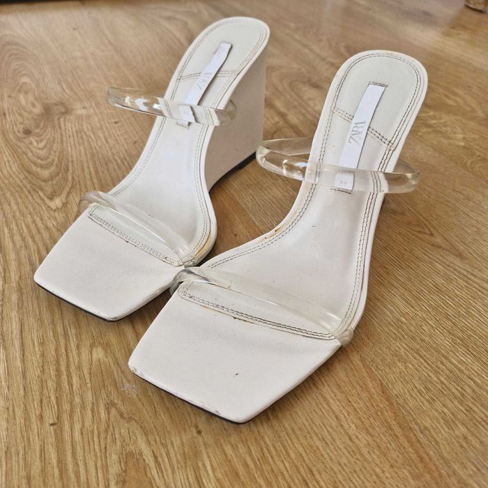 Kremowe sandały na koturnie ZARA + Gratis !