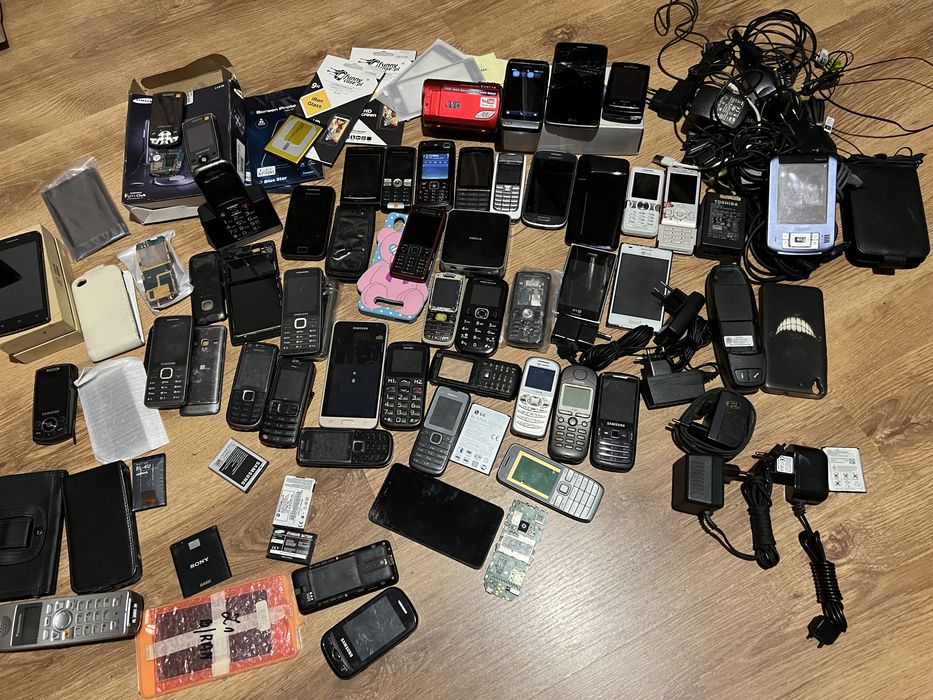 Telefony + słuchawki + kamera