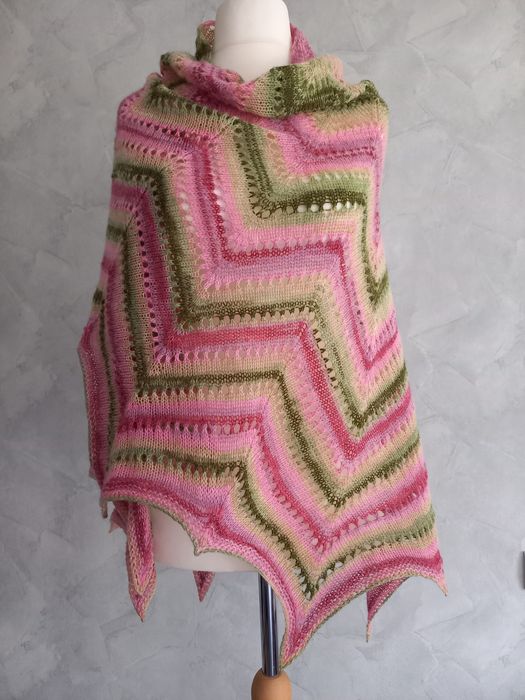 Chusta zorza ręcznie robiona na drutach