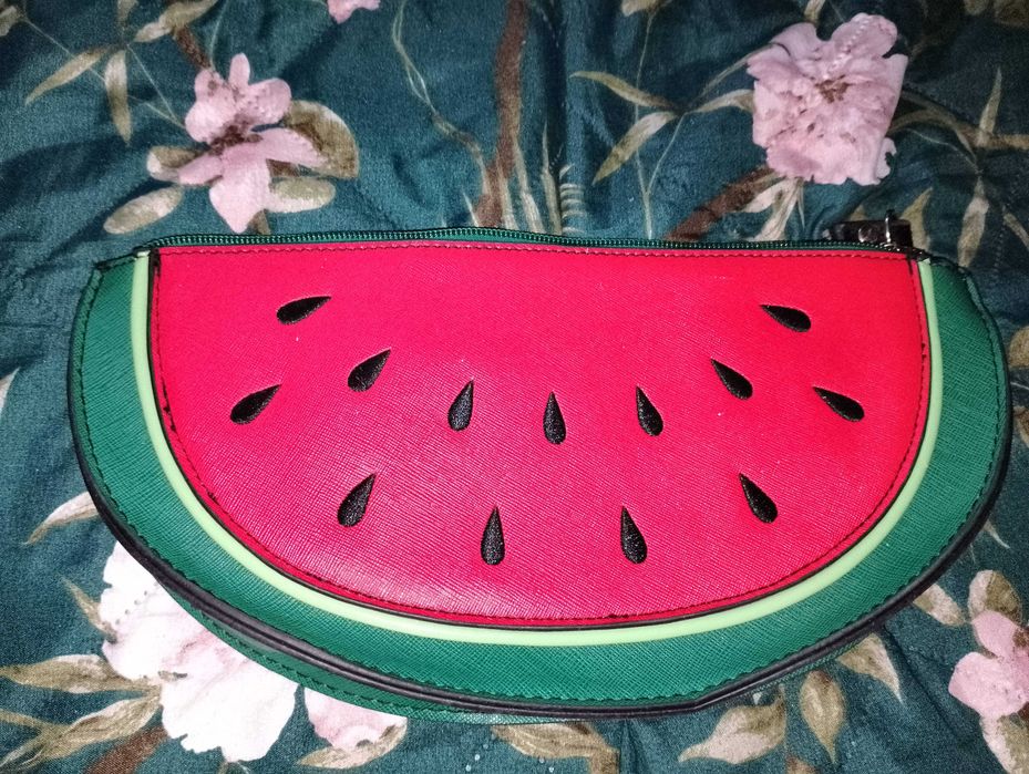 Kosmetyczka w kształcie arbuza New Look