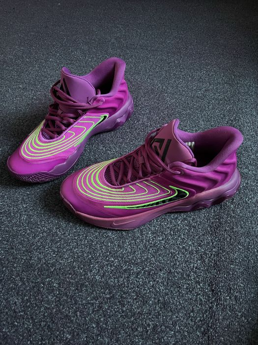 Продам кросівки волейбольні Nike Giannis Immortality