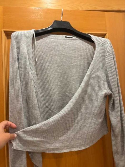 Casaco de malha cinzenta