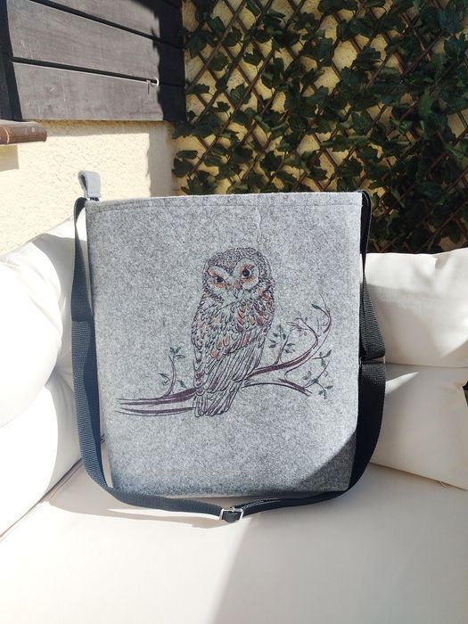 Unikatowa szara torebka na ramię z filcu z sową  F