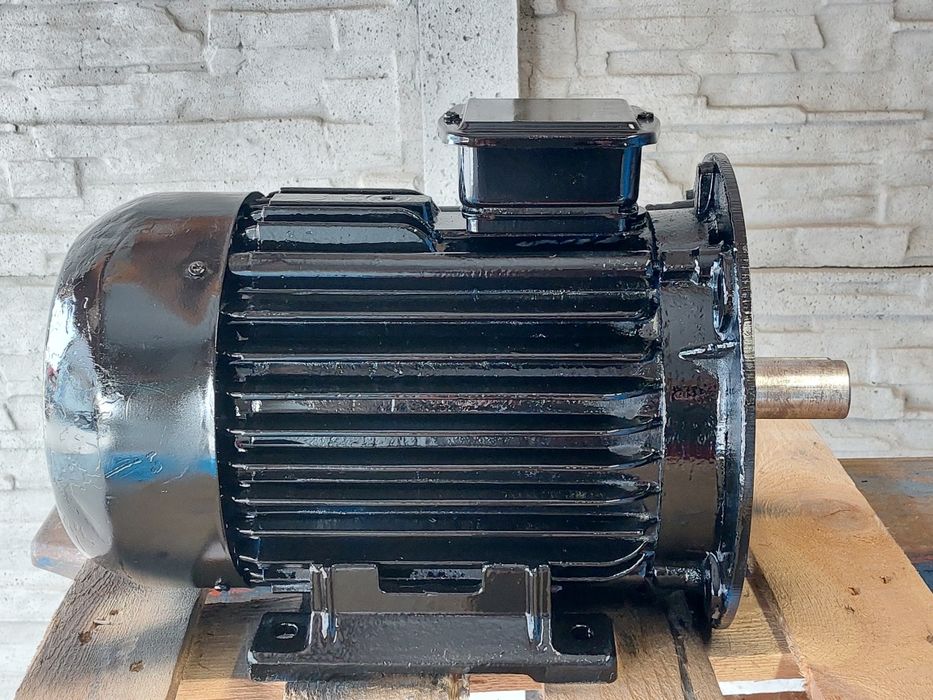 Silnik elektryczny 5.5kw 960obr./min. Kołnierz/łapyTAMEL