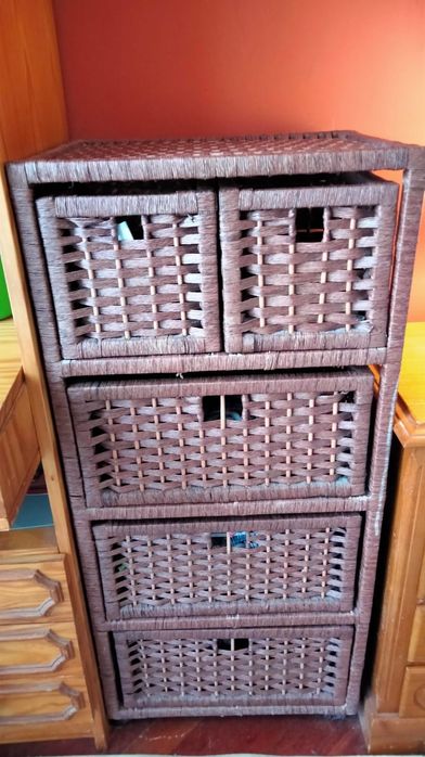 Móvel de vime com 5 gavetas