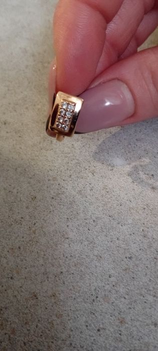 Продам одну сережку