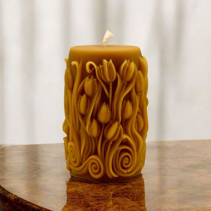 Świeca z naturalnego wosku pszczelego Tulipany Zielony Świecownik