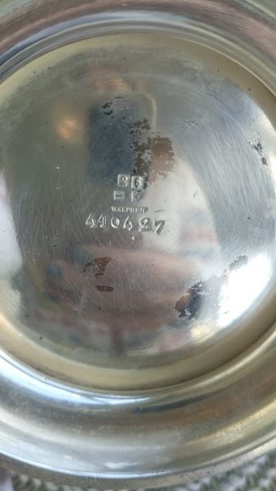 Jarra muito antiga, com tampa. Aproximadamente 15cm de altura. €10