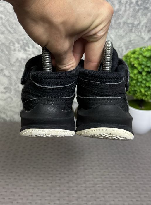 Nike Team Hustle кроссовки 28 размер детские спортивные черные
