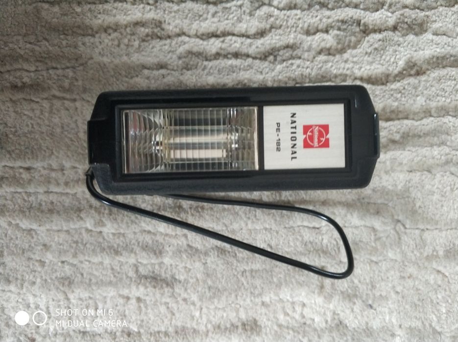 Lampa błyskowa Pe-182