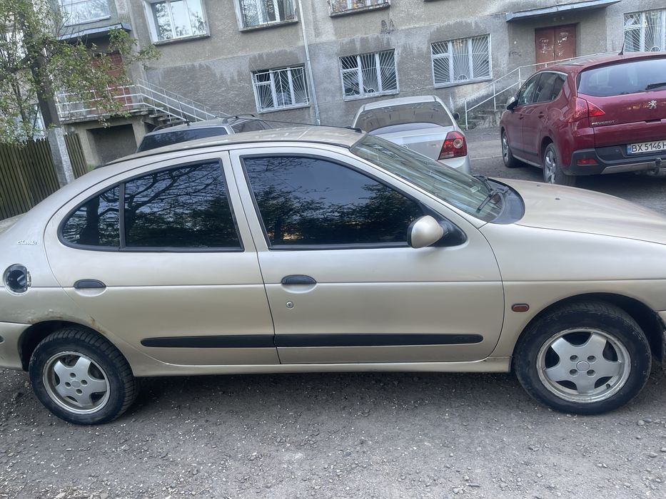 Продаю рено меган