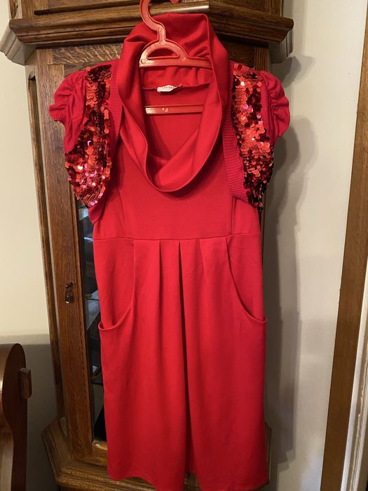 Sukienka i bolerko w czerwieni na Święta