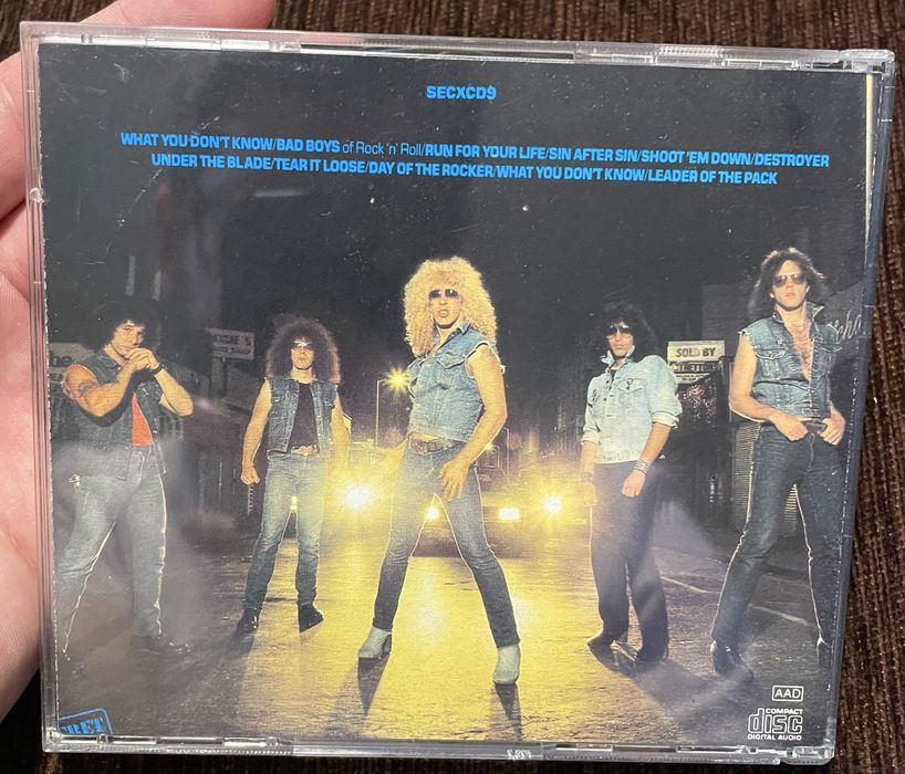 Twisted Sister – Under The Blade