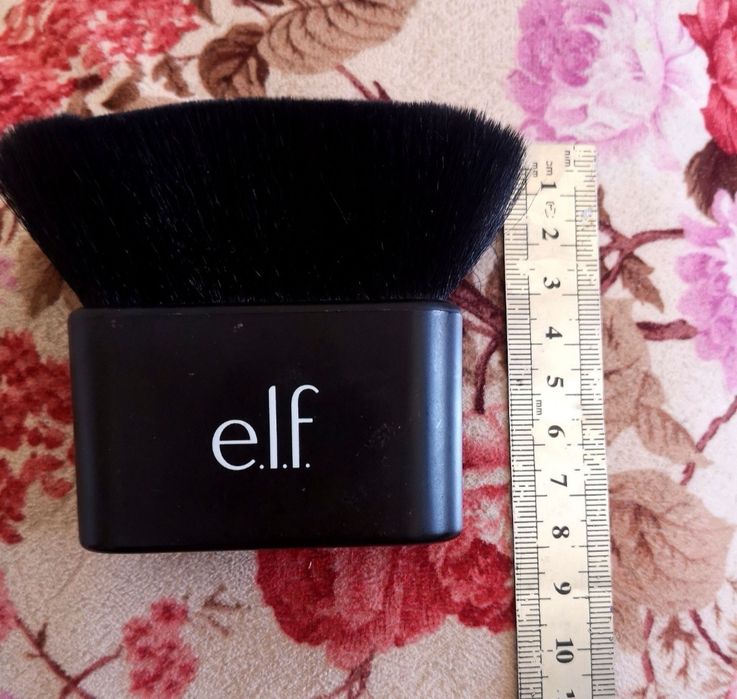 Кисть для макияжа E. L. F. Ultimate Kabuki Brush.