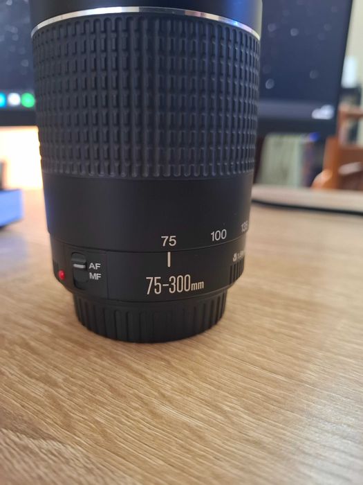 Objetiva Canon Zoom Lens ef 75 300mm 1 4 5.6 iii