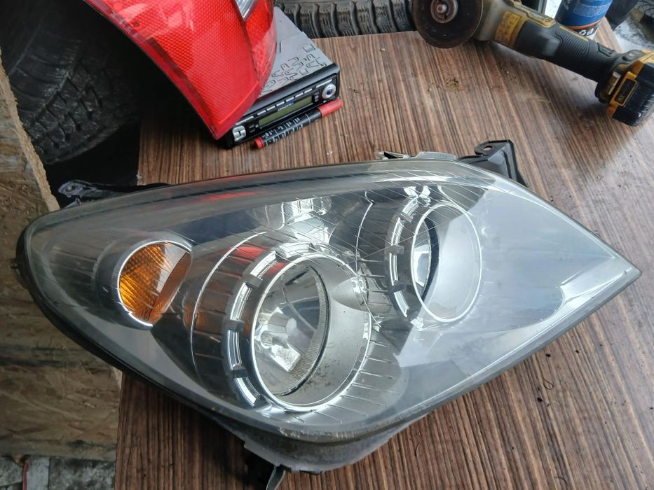 Lampa prawy przod Astra H Lift