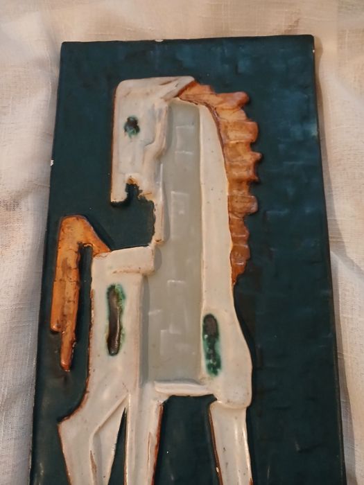 Escultura de parede de cerâmica de cavalo