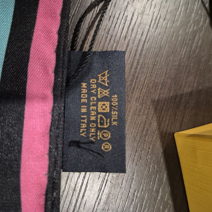 Lenço Louis Vuitton 90x90