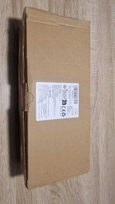 Uchwyt na papier toaletowy z półką drewnianą biały