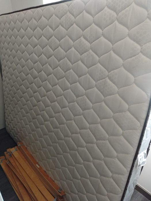 Colchão  com pouco uso