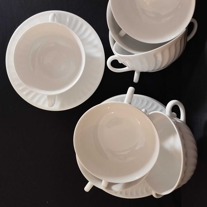 Lot 8 chávenas consomé com pires, Sagres, Vista Alegre, porcelana