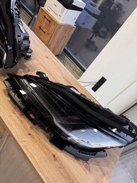 Фари на Tesla Model 3 HIGHLAND ЄВРОПА. Оригінал.