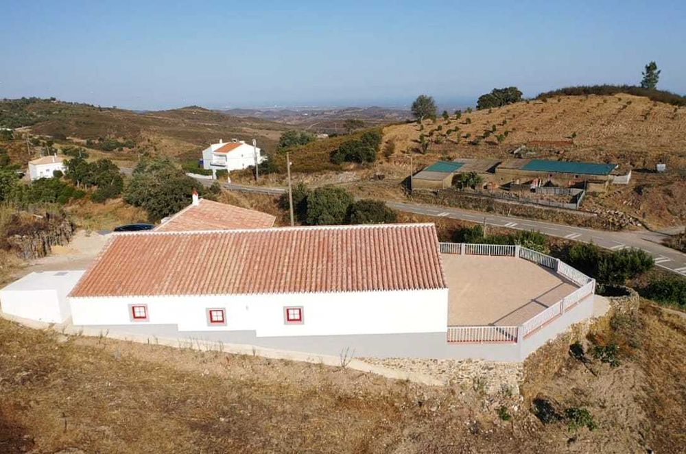 Magnifica moradia na serra de Tavira