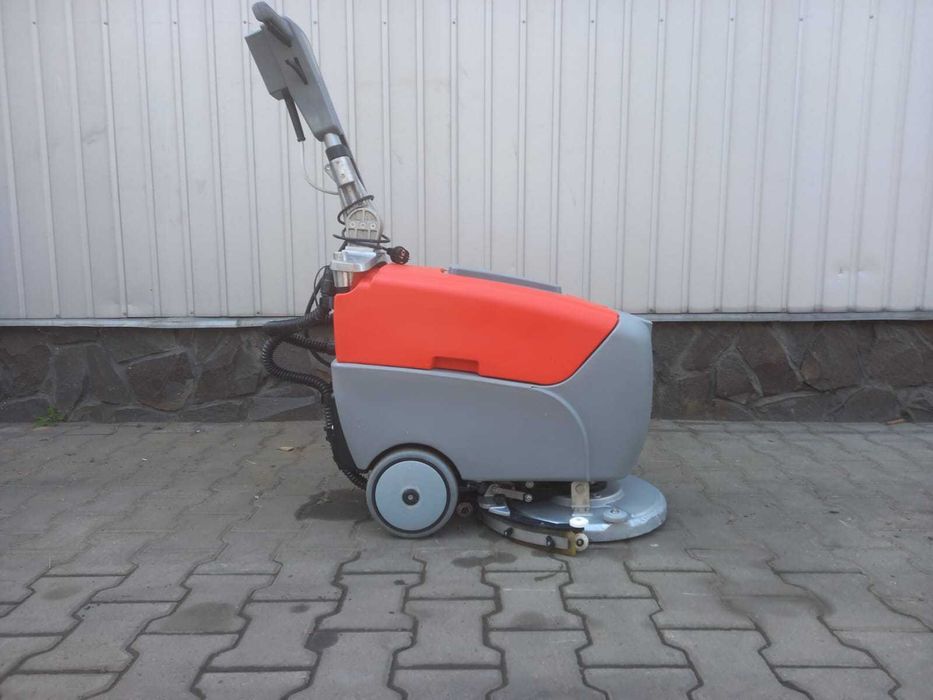 Profesjonalna szorowarka Hako Junior B 12