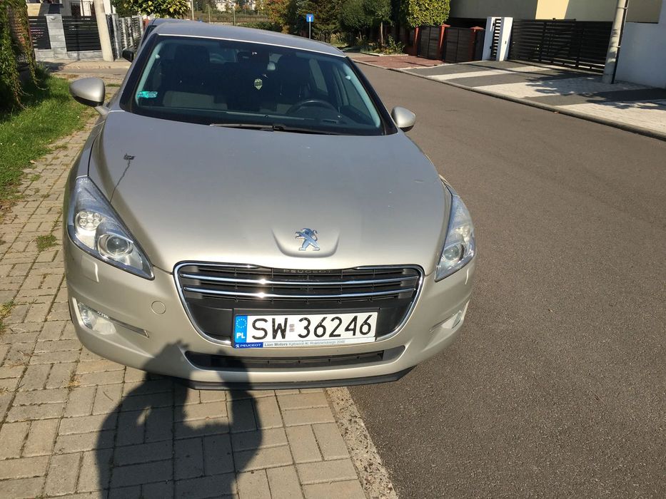 Peugeot 508 Peugeot 508 z uszkodzonym silnikiem (częściowo wypalone zawory)