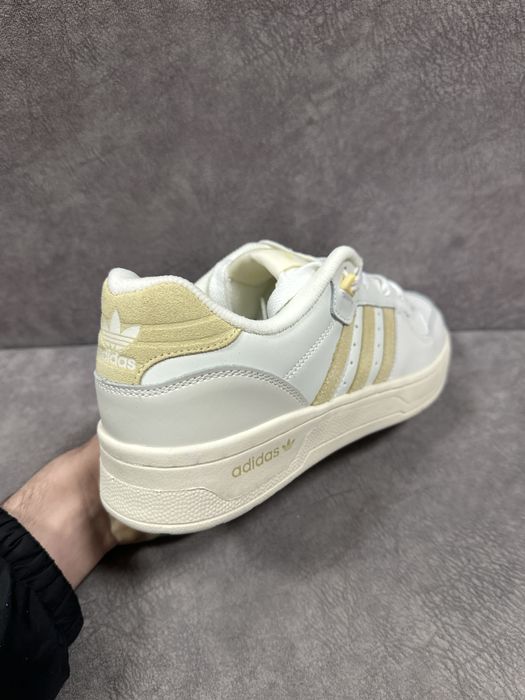Кроси Adidas Rivalry Low forum бежеві, кроссівки чоловічі адідас