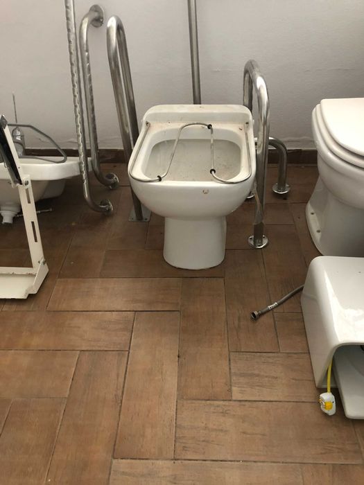 Louça de casa de banho/WC adaptado