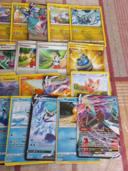 Cartas pokemon e caixa