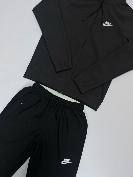 Чоловічий спортивний костюм Nike