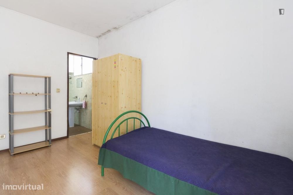 Quarto - localizado em Cidral Coimbra