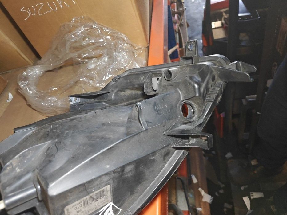 Farol Frente Direito / Otica Direita Nissan Note (E11, Ne11)  260109U1