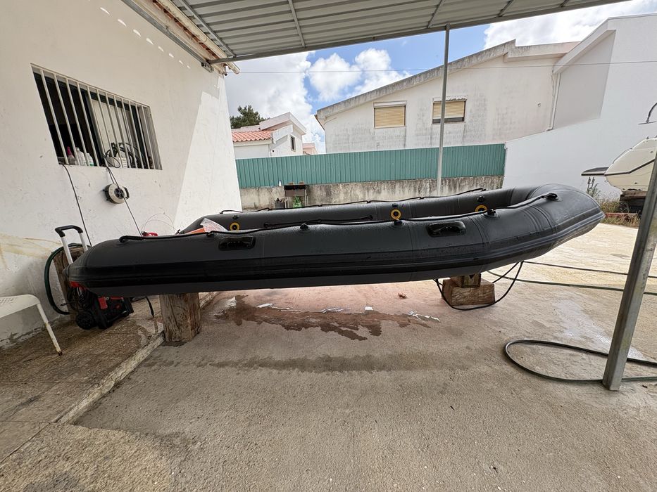 Zodiac 420 casco e flutuadores novos