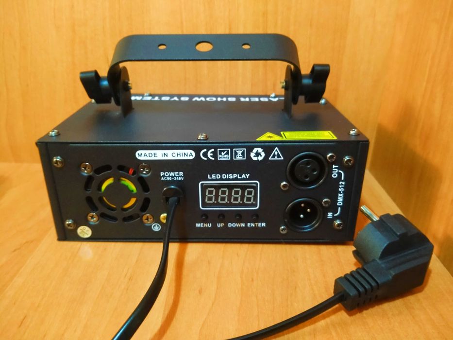 Сканирующий RGB лазерний проектор